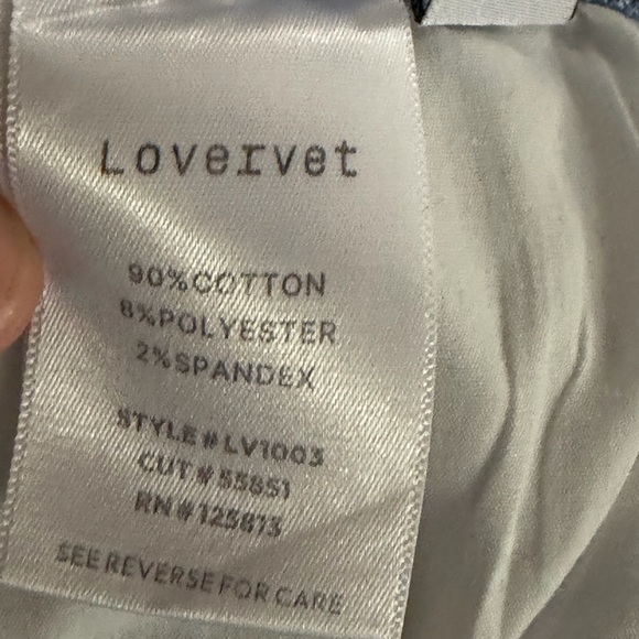 Light Wash Distressed Women’s Jeans - Picture 4 of 5